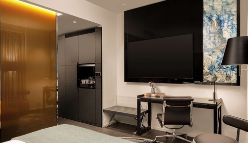 Room (Art Room, Queen)