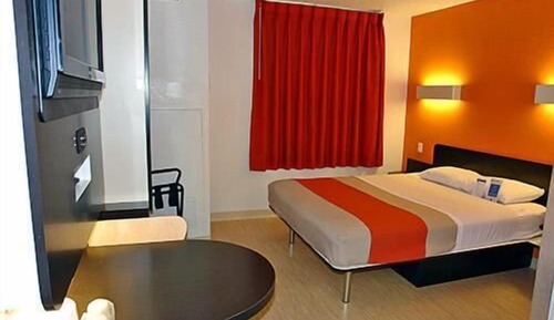 Standard Room, 1 Queen Bed, Non Smoking