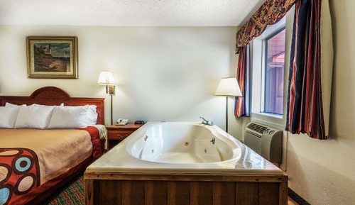 Suite, 1 King Bed, Jetted Tub