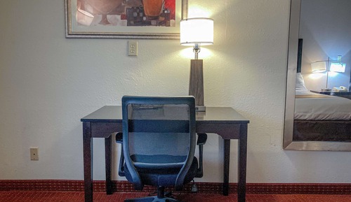 Deluxe Suite, 1 King Bed, Non Smoking, Refrigerator & Microwave