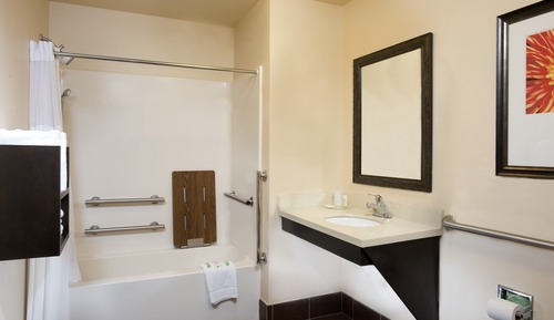 Suite, 1 Bedroom, Accessible (1 Queen, Comm, Tub)