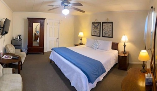 Comfort Room, 1 King Bed (Room 5)