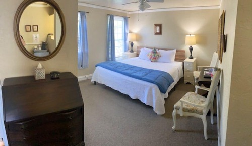 Comfort Room, 1 King Bed (Room 4)