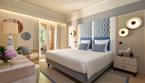 Prestige Suite 1 King Bed with Sofa bed, Lagoon Side