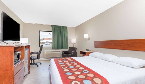 Suite, 1 Queen Bed, Kitchen