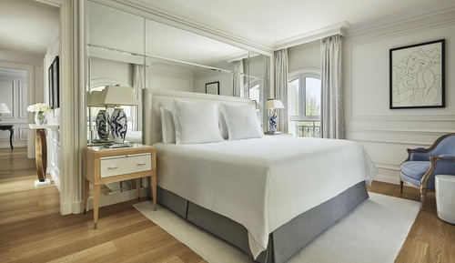 Suite, 1 King Bed (Palace Pinewood)