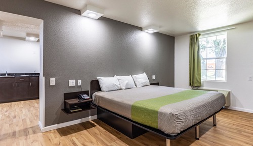Deluxe Room, 1 King Bed, Non Smoking, Kitchenette