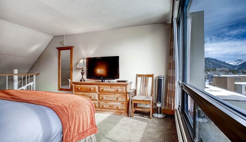 Loft, 1 King Bed (Lodge)