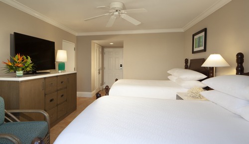 Room, 2 Queen Beds, Roll-in Shower, Lanai