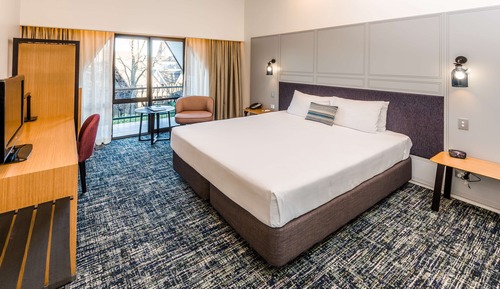 Deluxe Room, 1 King Bed, Balcony