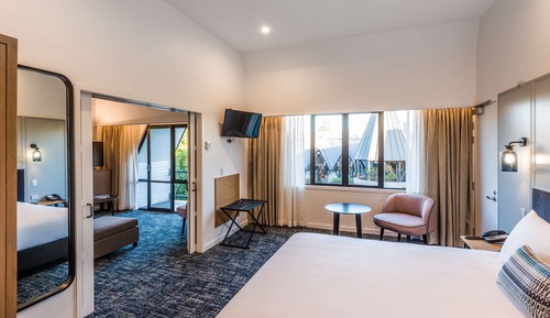 Suite, 1 King Bed, Non Smoking (Hagley)