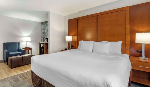 Suite, 1 King Bed, Accessible, Non Smoking
