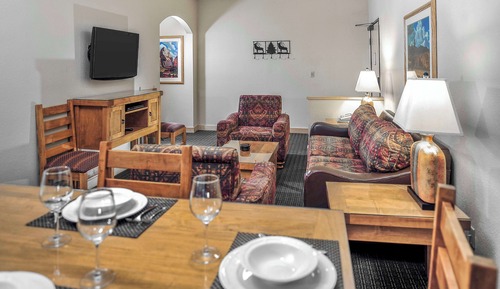 2 Bedroom 2 King Suite with Sofabed