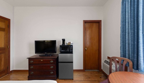 Room, 1 Queen Bed, Non Smoking (Compact, First or Second Floor)