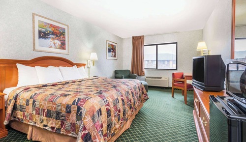 Room, 1 King Bed, Accessible, Non Smoking (Mobility, Bathtub w/Grab Bars)