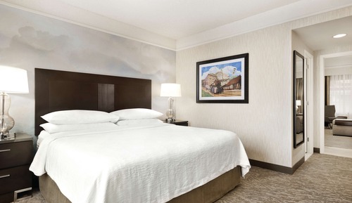 Suite, 1 King Bed, Accessible, Non Smoking (Mobility & Hearing, Roll-in Shower)