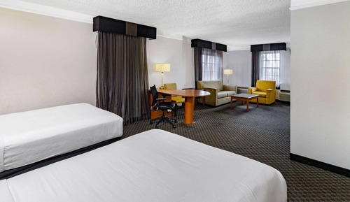 Deluxe Suite, 2 Double Beds, Non Smoking