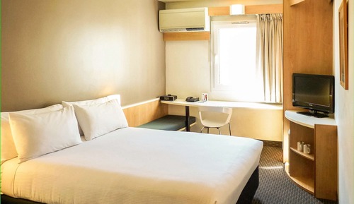 Standard Room, 1 King Bed