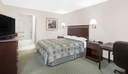 Room, 1 King Bed, Accessible, Non Smoking (Mobility,Hearing,Tub w/Grab Bars)