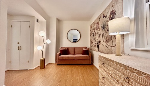 Room 10 (Suite)
