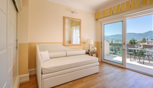 Executive Suite, Sea View