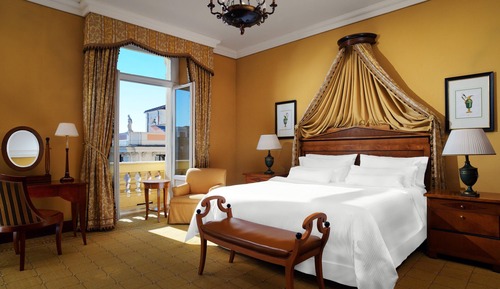 Grand Room, 1 King Bed