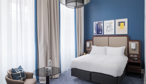 Premium Room, 1 King Bed (Station Concourse View)