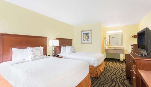Suite, 2 Double Beds, Non Smoking (One-Bedroom)