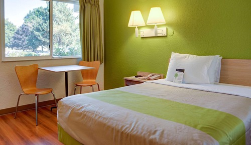 Deluxe Room, 1 Queen Bed, Non Smoking, Refrigerator & Microwave