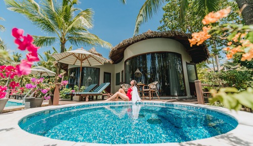 Oceanfront Jacuzzi Villa (Adults Only)