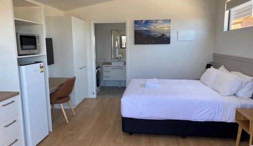 Deluxe Studio Room - Sleeps 2