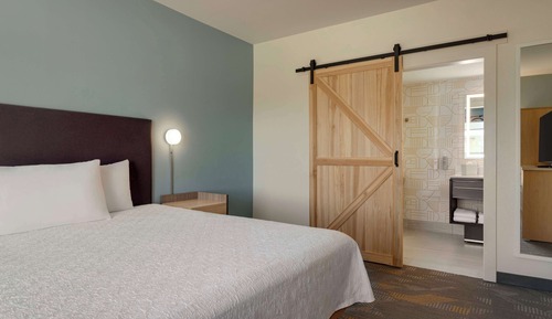 Suite, 1 King Bed, Accessible, Bathtub