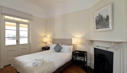 Harbour View Apartments (23A and 23B) 