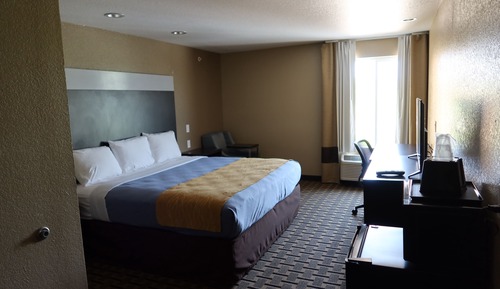 Comfort Single Room, 1 King Bed, Smoking