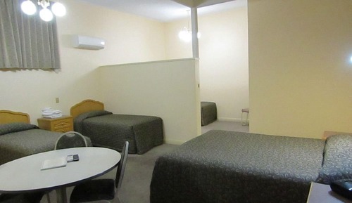 Family Room (Large Family - sleeps 6)