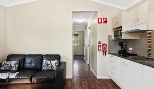 Deluxe 2 Bedroom Cabin - Sleeps 6