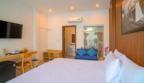 Deluxe Double Room, 1 King Bed, Balcony, City View