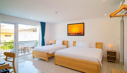 Deluxe Triple Room, Multiple Beds, Balcony, City View