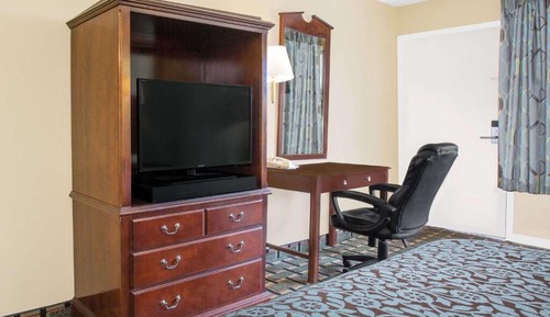 Basic Room, 1 King Bed, Non Smoking