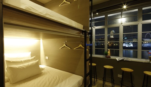 Queen Bed in Mixed Room, River View