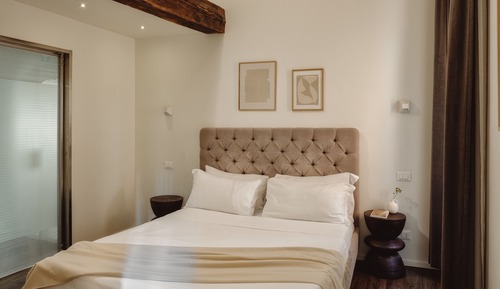 Luxury Apartment, 2 Bedrooms, Ensuite, City View (Giulia)