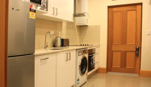 Executive 1 Bedroom Queen Apartment