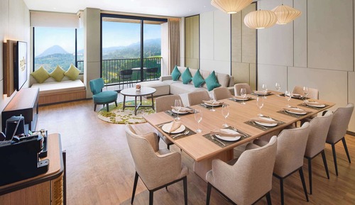 Penthouse, 1 King Bed, Balcony, Garden View