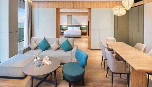 Signature Suite, 1 King Bed, Balcony, Garden View
