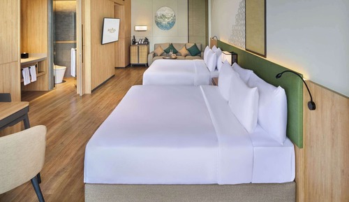Premier Suite, 2 Queen Beds, Balcony, Garden View