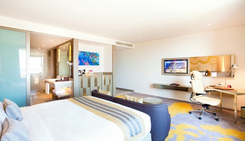 Business Room, 1 King Bed (Top Floor)