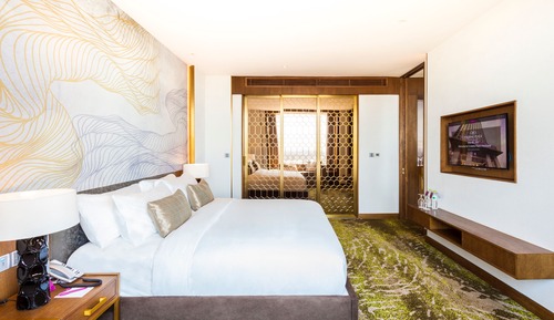Suite, 1 King Bed (Top Floor)