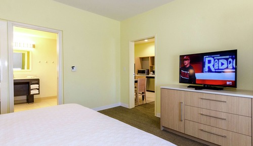 Suite, 1 King Bed, Accessible, Non Smoking