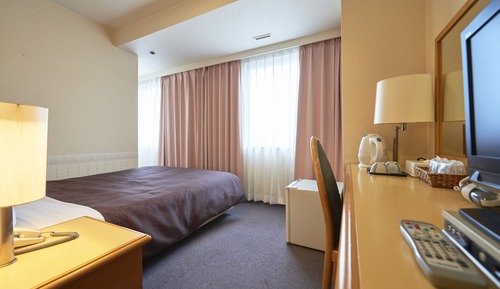 Double Room, Smoking