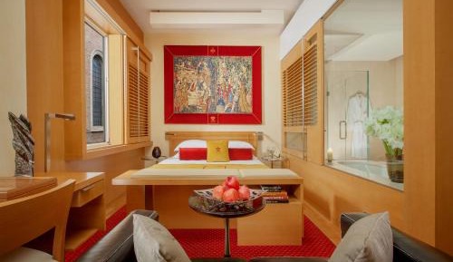 Deluxe Queen Room